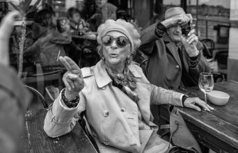 Les Grands Âges: Μια φωτογραφική αφήγηση για τη γήρανση - Ο Νίκος Αλιάγας καλεί σε έναν διάλογο τέχνης και ζωής