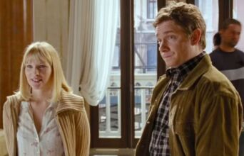 Το «γυμνό» ζευγάρι του «Love Actually» επανενώνεται μετά από 22 χρόνια