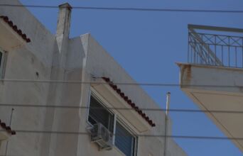 Ηλιούπολη «Συγγνώμη, σας αγαπάμε πολύ» - Οι 17χρονες άφησαν σημείωμα πριν πέσουν στο κενό