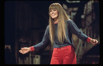 Πέθανε η Λουίζ Λάσερ, πρωταγωνίστρια του «Mary Hartman, Mary Hartman» και δεύτερη σύζυγος του Γούντι Άλεν