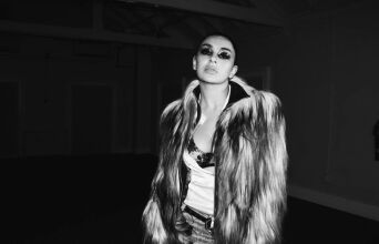 Music, Fashion, Film: To μετα-Brat φεγγάρι της Charli XCX