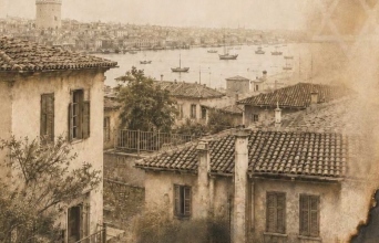 Χαμηλά σπίτια, μικρές αυλές: Το νέο μυθιστόρημα του Δημήτρη Δραγώγια