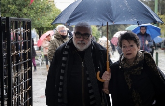 Πένθος για τον Δημήτρη Πιατά: Πέθανε η σύζυγός του Λέλα – Το ανακοίνωσε ο Βούρος μετά την παράσταση