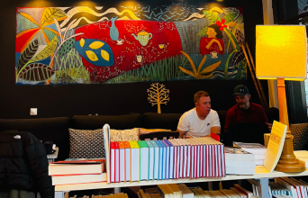 Little Tree Books & Coffee: Το αυτόχθον βιβλιοπωλείο της Ακρόπολης