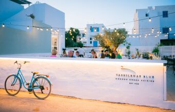 Το Vassilenas Blue στην Αντίπαρο