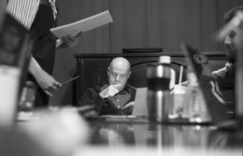 Ο Γιάννης Χουβαρδάς στις πρόβες για την "Παρεξήγηση"