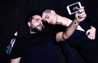 Ο Κωνσταντίνος Μπιμπής και ο Κωνσταντίνος Γεωργόπουλος στο «Πεταλούδες στο στομάχι»