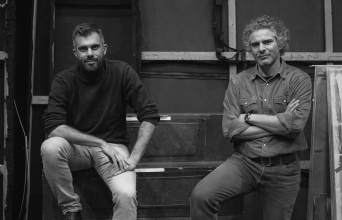 Όχι Εγώ: Ο Σάββας Στρούμπος και ο Ζήσης Σέγκλιας γράφουν για το έργου του Μπέκετ στην Εναλλακτική Σκηνή της ΕΛΣ