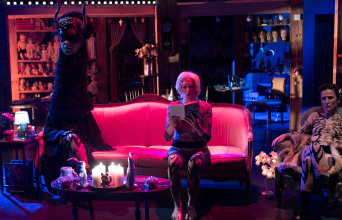  John: Η παράσταση απαιτεί από τον θεατή να αποδεχτεί το ανοίκειο