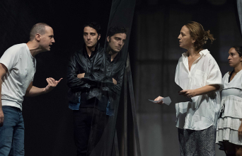 Γυάλινος κόσμος: μια ενδιαφέρουσα και εν μέρει ανατρεπτική πρόταση από τον Αντόνιο Λατέλα