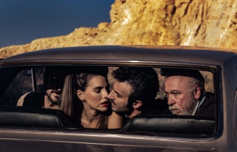 Η Μελία Κράιλινγκ πρωταγωνιστεί στην παράσταση «Ερωτευμένοι» στο BIOS