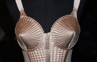 Κουίζ: Μπορείς να βρεις τον σχεδιαστή από μία μόνο λέξη ή φράση;