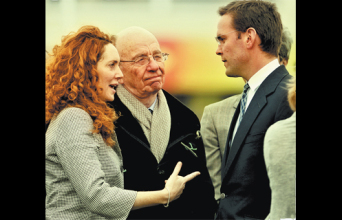 Η Ρεμπέκα Μπρουκς με τους Μέρντοχ