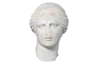 Κεφαλή Αφροδίτης, 1ος αι., Αττικού εργαστηρίου. Μάρμαρο Πάρου. Ύψος 0.40 μ. Αθήνα, Εθνικό Αρχαιολογικό Μουσείο, 1762.