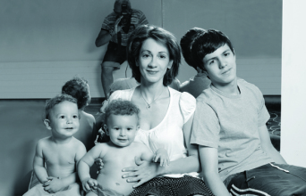 Η Μ. Ζουμπουλάκη με τα παιδιά της