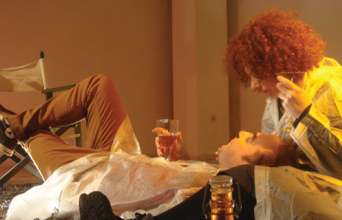 Σκηνή από την παράσταση "Επιτάφιος"