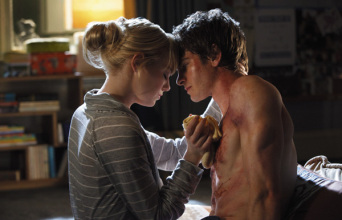 Ιστοί αράχνης πάνω απ’ την πόλη!