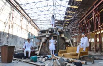 Σκηνή από τη θεατρική παράσταση «Ο ευτυχισμένος πρίγκιπας», Μουσείο Κυκλαδικής Τέχνης