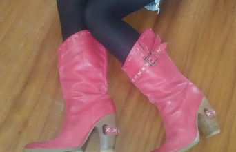 Οι κόκκινες καουμπόικες μπότες μου σκίζουν!