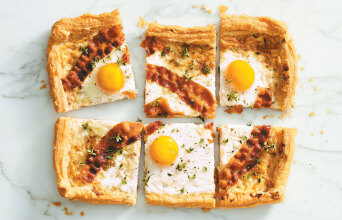 bacon-and-egg-breakfast-pie-1521820575.jpg