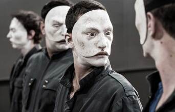 «Ο καταποντισμός του εγωιστή Γιόχαν Φάτσερ» στην Πειραματική του Εθνικού Θεάτρου © Karol Jarek