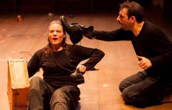 «Περιμένοντας τον Γκοντό» του Σ. Μπέκετ από την Ομάδα Σημείο Μηδέν, Θέατρο Άττις - Νέος Χώρος