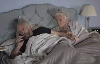 Η σύζυγος (The Wife)