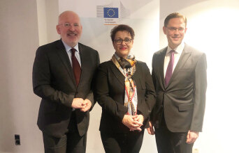 Frans Timmermans, A΄Αντιπρόεδρος της Ευρωπαϊκής Επιτροπής, Χρυσούλα Εξάρχου, Πρόεδρος & Διευθύνουσα Σύμβουλος του QualityNet Foundation, και Jyrki Katainen, Αντιπρόεδρος Ευρωπαϊκής Επιτροπής © EuropeanUnion, 2019