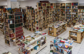 Λαβύρινθος, Ιπποκράτους 108, Νεάπολη, Εξάρχεια