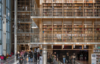 Πύργος Βιβλίων της Εθνικής Βιβλιοθήκης της Ελλάδος © ΕΒΕ / Νίκος Καρανικόλας