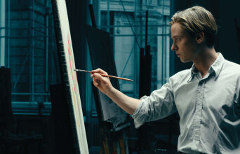 Μη χαμηλώνεις το βλέμμα (Never Look Away)