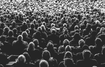 Πολύ φοβάμαι ότι μας παρακολουθούν