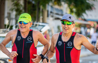 Ο Χρήστος Κορομηλάς με τον συνοδό του Γιώργο Γκούντα 