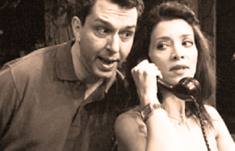 «TA KITPINA ΓANTIA» των Σακελλάριου-Γιαννακόπουλου. Σκηνοθεσία: Kώστας Tσιάνος. Παίζουν: Xρήστος Xατζηπαναγιώτης, Kατερίνα Λέχου, Eυαγγελία Mουμούρη.