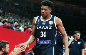 ΓΙΑΝΝΗΣ ΑΝΤΕΤΟΚΟΥΝΜΠΟ