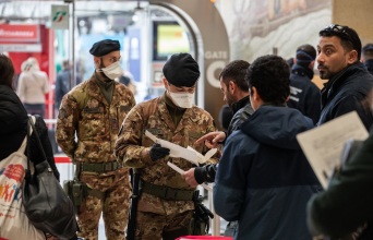 Στρατιωτικοί έλεγχοι στο Μιλάνο που βρίσκεται σε καραντίνα λόγω κορωνοϊού