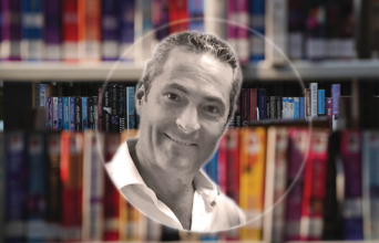 Ο Γιάννης Κωνστανταρόπουλος από τις Εκδόσεις Μίνωας