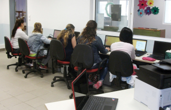 O Κλήμης Πυρουνάκης δημιούργησε το Σχολείο Δεύτερης Ευκαιρίας στις φυλακές γυναικών στον Ελαιώνα Θηβών