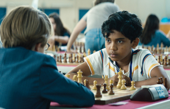 «Ρουά Ματ (Fahim)» των Πιερ-Φρανσούα & Μαρτίν-Λαβάλ με τους Ζεράρ Ντεπαρντιέ, Ασάντ Αχμέντ, Ιζαμπέλ Ναντί, Φαχίμ Μοχάμαντ