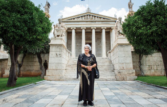Η αθηναιογράφος και ξεναγός, Άρτεμις Σκουμπουρδή