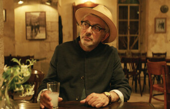 Ο παράδεισος έπεσε στη Γη (It must be heaven)