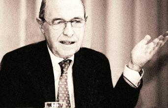 «Ο Κώστας Σημίτης δεν σκοπεύει να απαλλάξει από την παρουσία του τα παιδιά του ΠΑΣΟΚ, τους εθνικιστές της ΝΔ, τους λαϊκιστές της Ρηγγίλης και το ΚΚΕ».