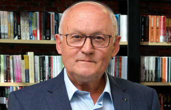 Ο Θωμάς Νάκας από τις Εκδόσεις Χάρτινη Πόλη