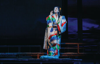 Η διάσημη Αλβανίδα υψίφωνος, Ερμονέλα Γιάχο, μιλάει στην Athens Voice