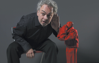 Monie & Monie Conniente και ο υπέροχα διεστραμμένος αρχηγός τους Διογένης Δασκάλου 