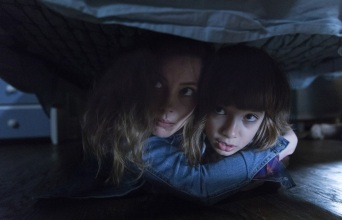 Οι Άζι Ρόμπερτσον και Τζίλιαν Τζέικομπς στην ταινία «Έλα να παίξουμε»