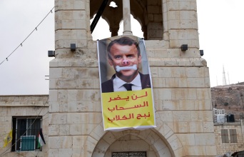 Αφίσα εναντίον του Εμανουέλ Μακρόν