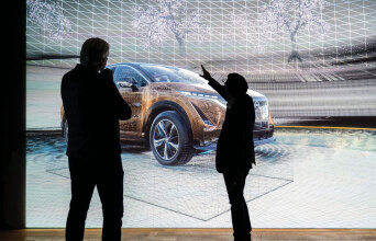 Ο Matthew Weaver, αντιπρόεδρος Nissan Design Europe και ο Chetan Chohan, design manager Nissan