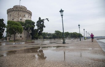 Της Σαλονίκης μοναχά της πρέπει το καράβι.