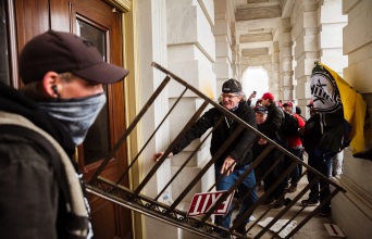 Εισβολή οπαδών του Τραμπ στο Καπιτώλιο στις ΗΠΑ